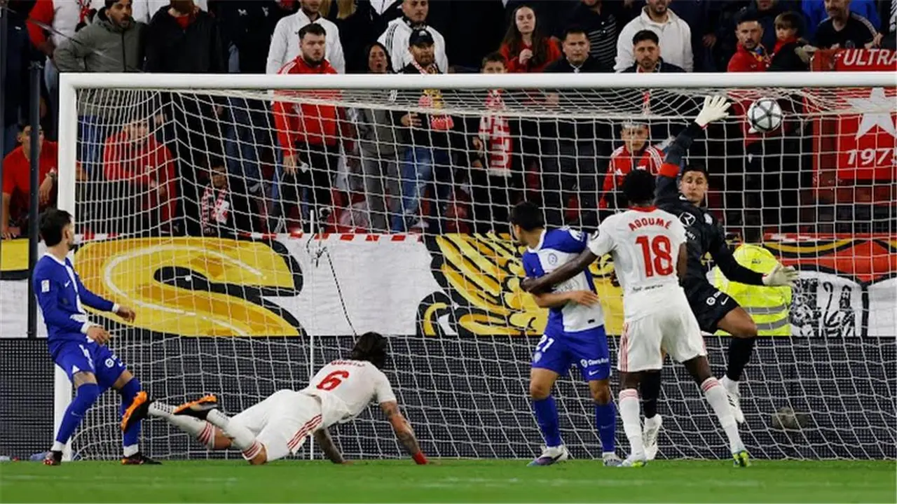 قبل مواجهة برشلونة.. أتلتيكو مدريد يتعثر بثنائية أمام إشبيلية